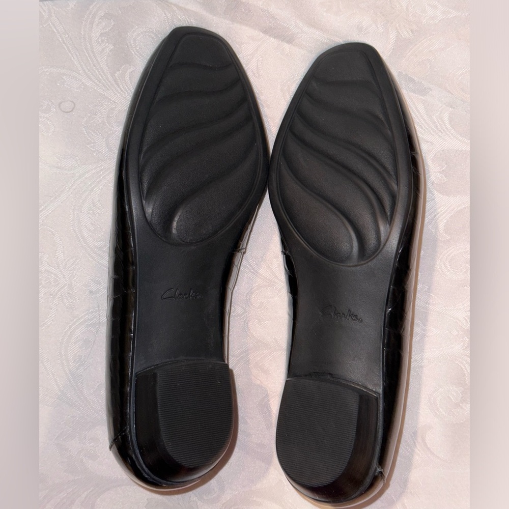 Clarks Everyday Croc Embossed
Patent Leather Loafers, NEW, Size 7.5 - Picture 15 of 16